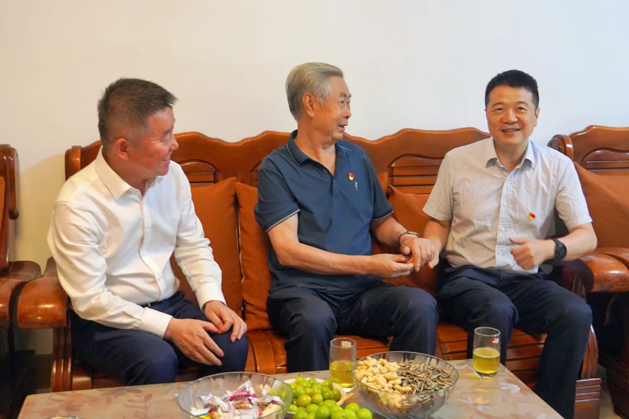 省首页- yl6809永利集团中国官方网站集团党委书记、董事长游勇发展“七一”走访