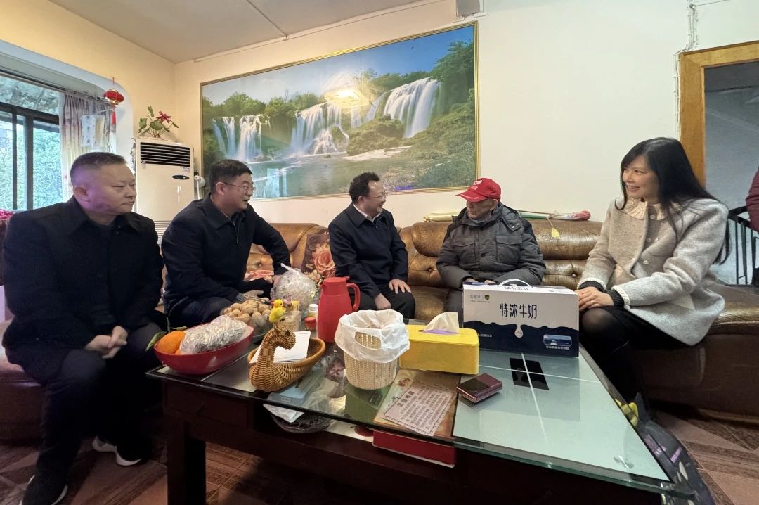 首页- yl6809永利集团中国官方网站委党委委员、副主任何政走访慰问省首页- yl6809永利集团中国官方网站集团老党员、老干部